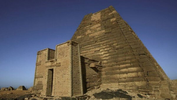 pyramid threatened by flooding